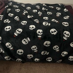 Skull head throw from target